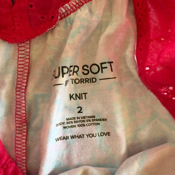 Torrid Super Soft Crew Neck Eyelet Yoke Cold Shoulder Top Size 2X - Picture 7 of 8